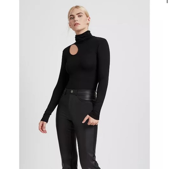 Marcella NYC Eli Top
Black 
Size L - Picture 3 of 4